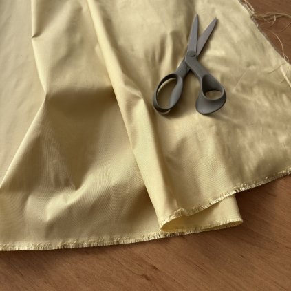 Taft vanilkově žlutý, čisté hedvábí