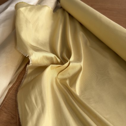 Pastelově žlutý hedvábný taft