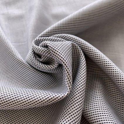 Košilovina s jemným vzorem jemně lesklá černá bílá