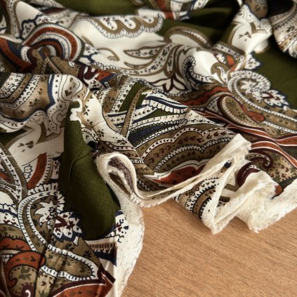 Viskózová khaki šatovka s paisley vzorem