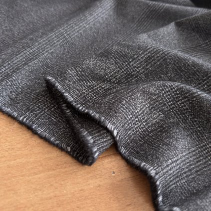 Lehčí oblekovka synt.vl.tmavé káro