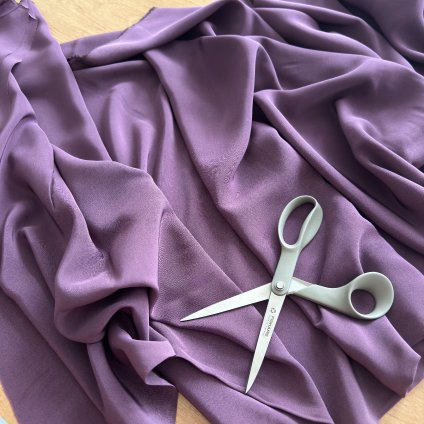 Viskózová lehoučká šatovka fialová