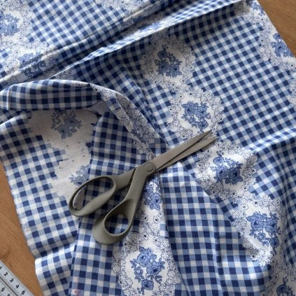 Plátno retro kostka / květy modré, bavlna