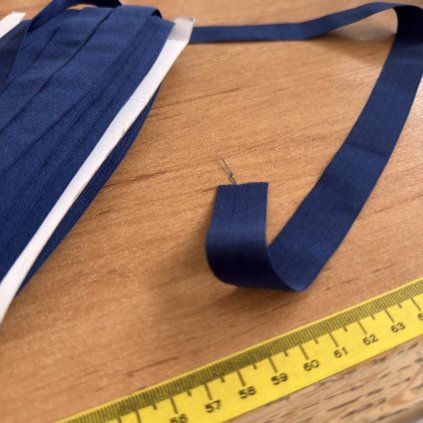 Lemovací pruženka půlená matná 2 cm