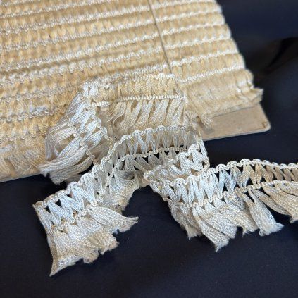 Vintage třásně - ivory