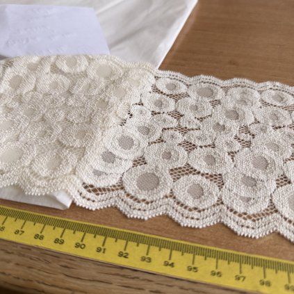 Vanilka pružná krajka Tylex 13,5 cm