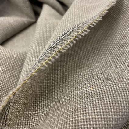 Hrubší plátno s nopky, Polyester/vlna, lehce transparentní