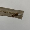 Zip pískově hnědý 18CM