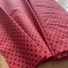 Vzorek - Červené bavlněné plátno a černými puntíky