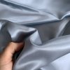 Saténová viskózová podšívkovina v keprové vazbě bledě modrá lesklá