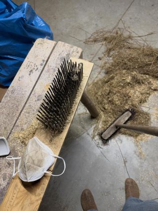 Jak se má náš len v zimě? My jsme na něj nezapomněli. Všechen je narosený, usušený. Takže čeká na zpracování, které...