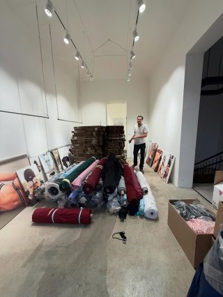 Včera jsme si s Martinem na návštěvě u @girlswithoutclothes (kteří už bohužel vše balí definitivně) střihli zhruba...