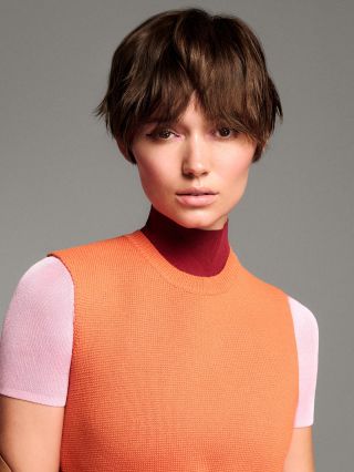 EDITION ONE: LOOK 2 Mia • Trixie Cut • Chroma Glow Short hair is the ultimate expression of confidence. This cut balances...