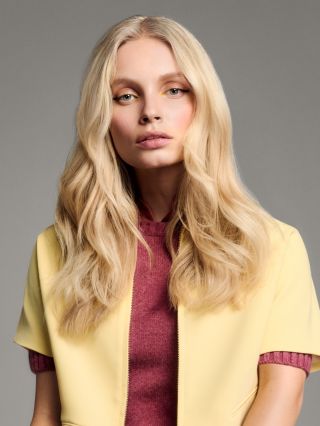EDITION ONE: LOOK 3 Maria • Supermodel Cut • Luxe Lights Inspired by the iconic 90s supermodel aesthetic, the softly...