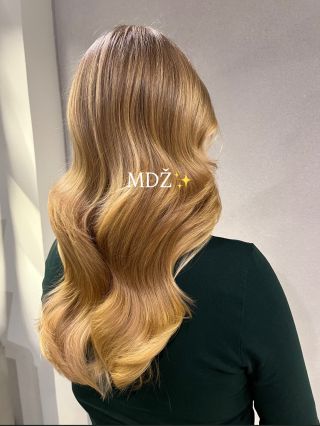 MEZINÁRODNÍ DEN ŽEN💐 Od 9.-14.března s kódem MDZ dostanete ke každému barvení nebo střihu luxusní relaxační masáž a...