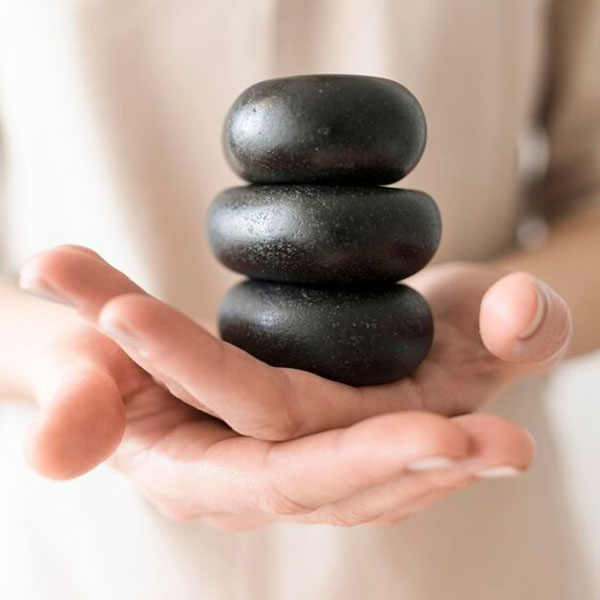 Thajská masáž lávovými kameny