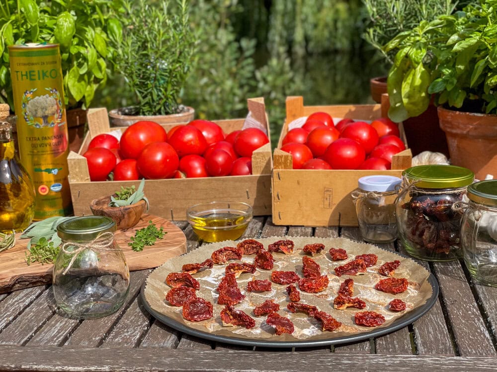 Domácí sušená rajčata v troubě - recept
