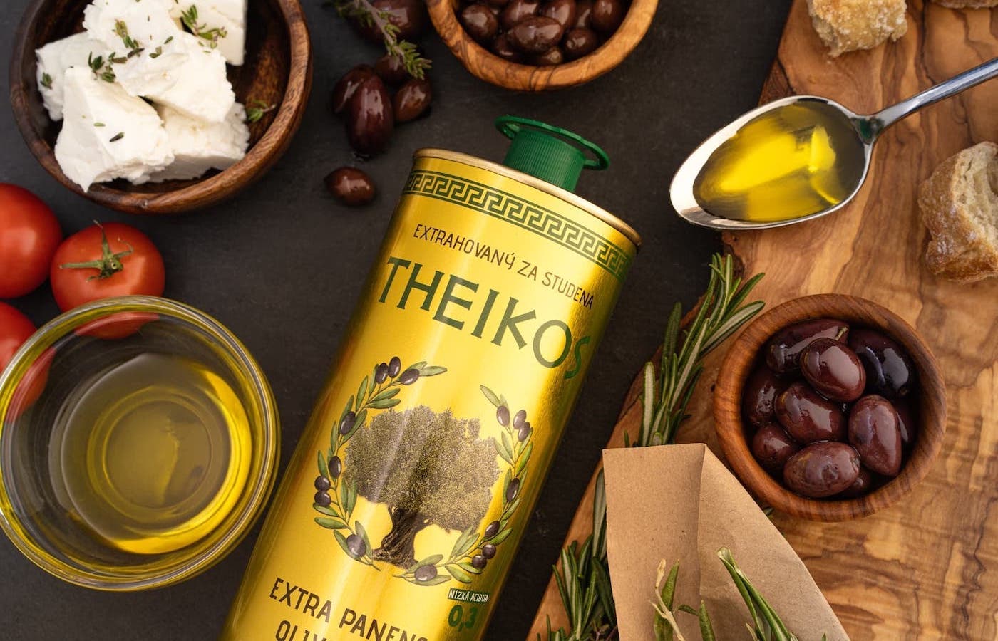 Extra panenský olivový olej z Kréty; Theikos s jídlem