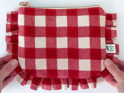 Piros kockás fodros kozmetikai táska