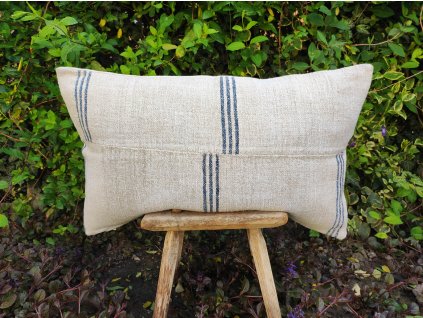 Kék csíkos kéziszőttes zsákvászon párna