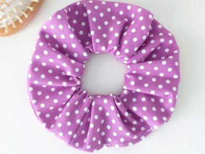 Lila pöttyös scrunchie - Hajbarát pamut hajgumi