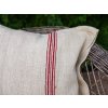 régi zsákvászon párnahuzat piros csíkokkal az egyik oldalán