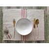 piros csíkos rusztikus tányéralátét nyers szélekkel