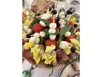 Rajče, mozzarella, bazalka