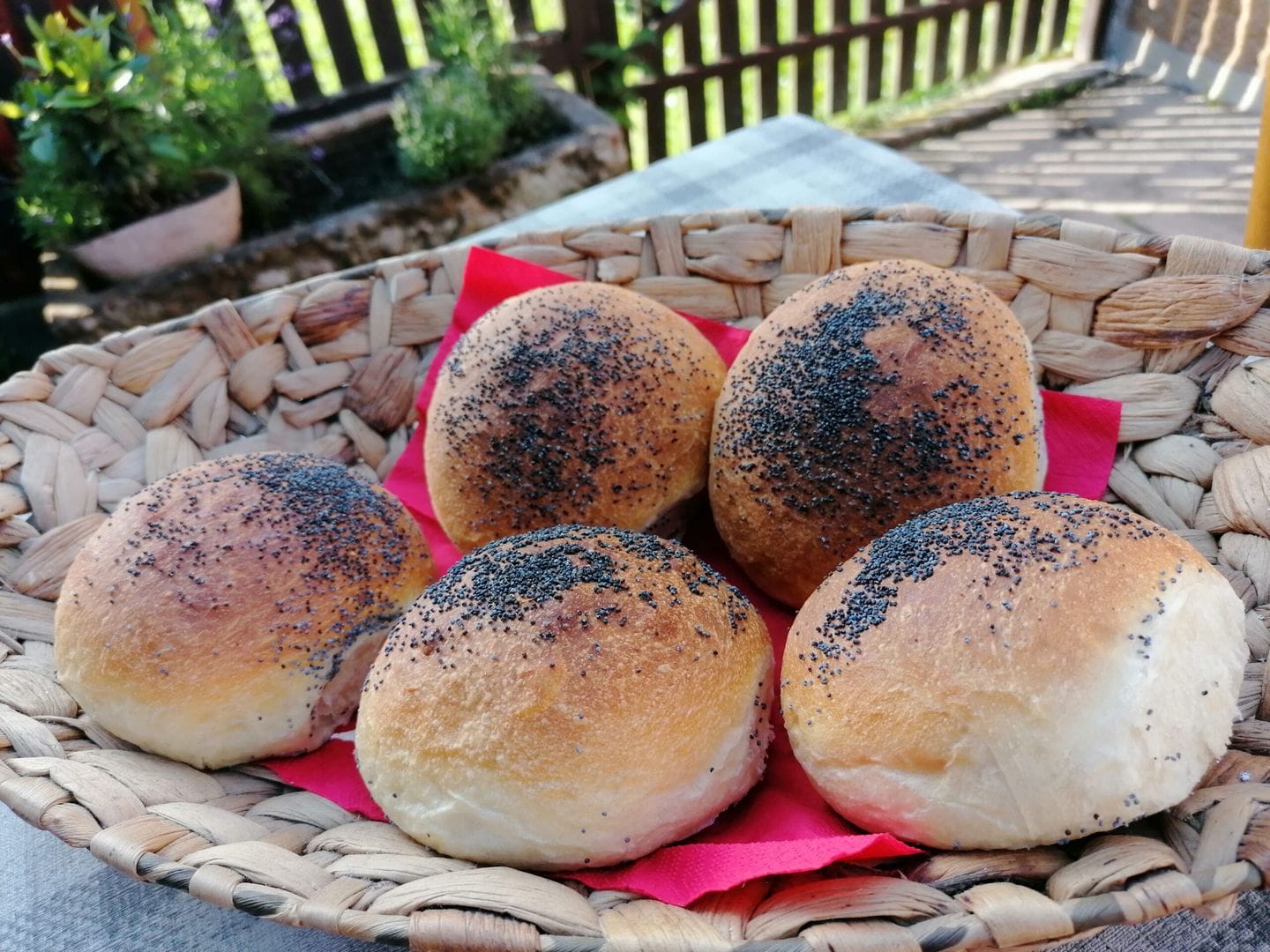 Žemle na burger makové