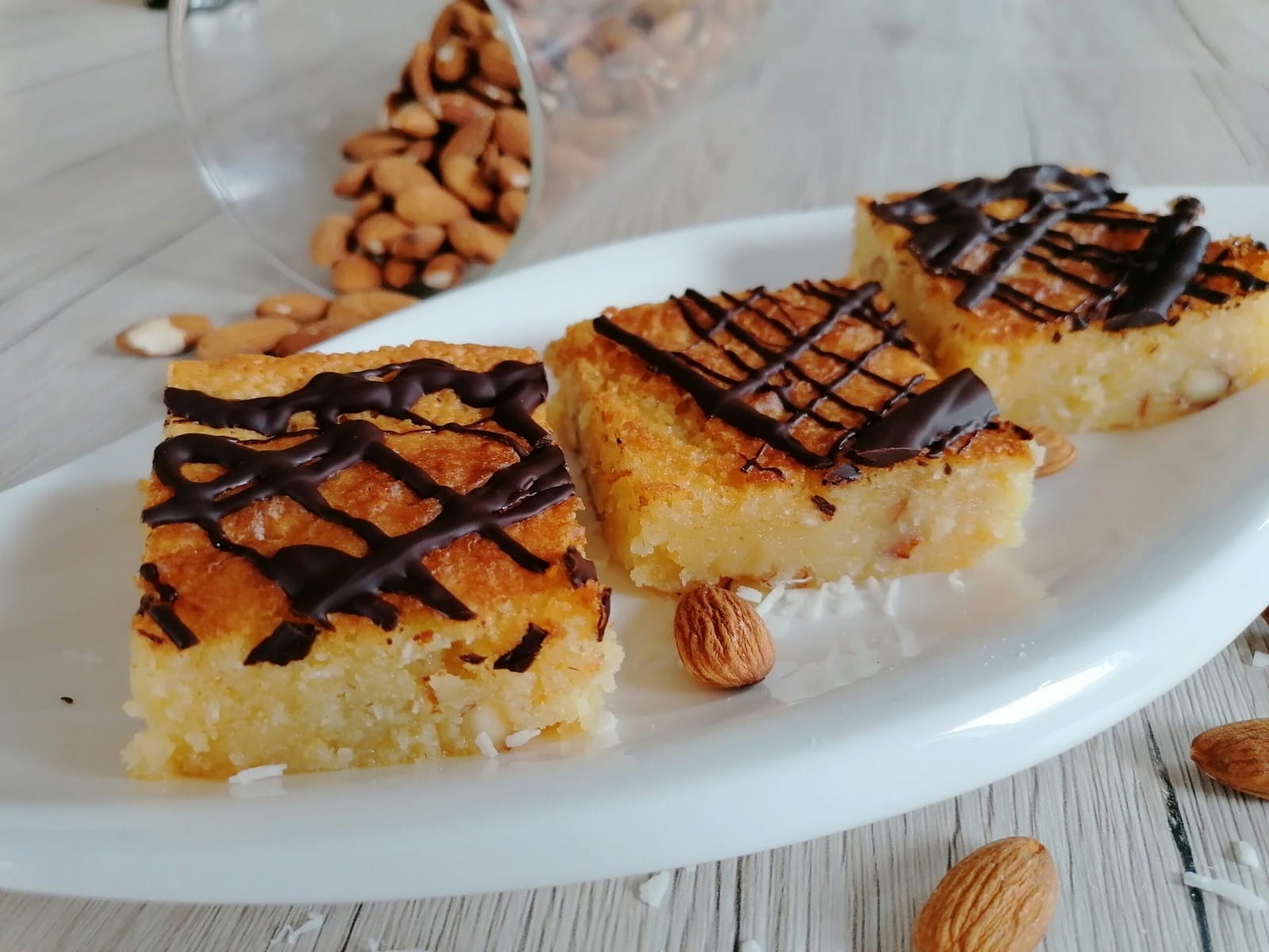 Blondies s mandlemi a kokosem