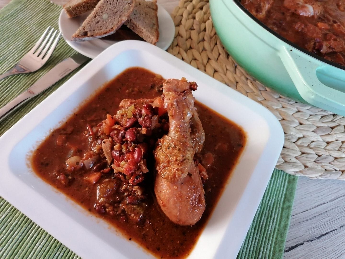 Fazolové chilli ragú s kuřecím masem