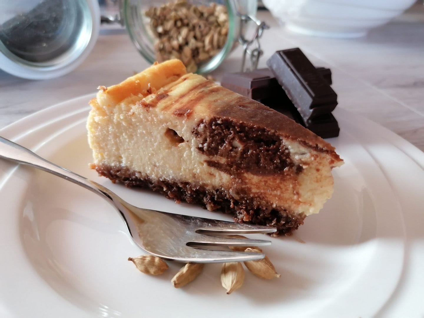 Čokovanilkový cheesecake s kardamomem
