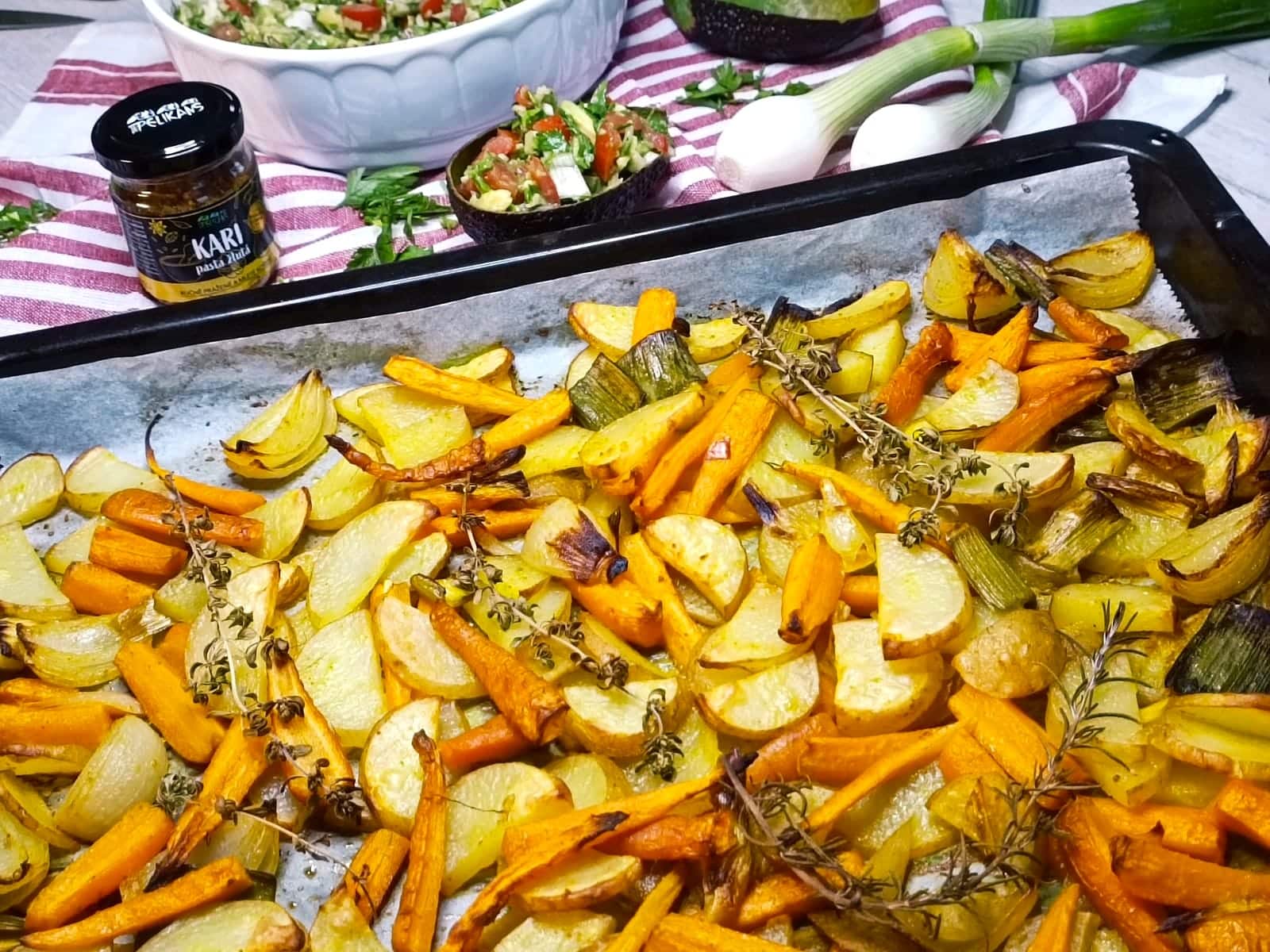 Pečená kari zelenina s guacamole