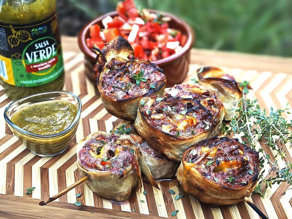 Grilované tortilla špízy s mletým masem a cheddarem