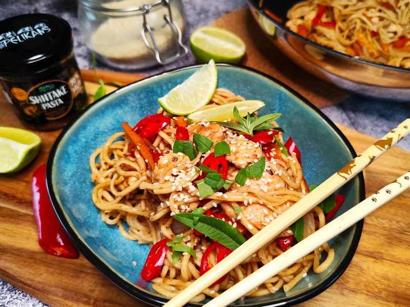 Kuřecí stir-fry se shiitake pastou