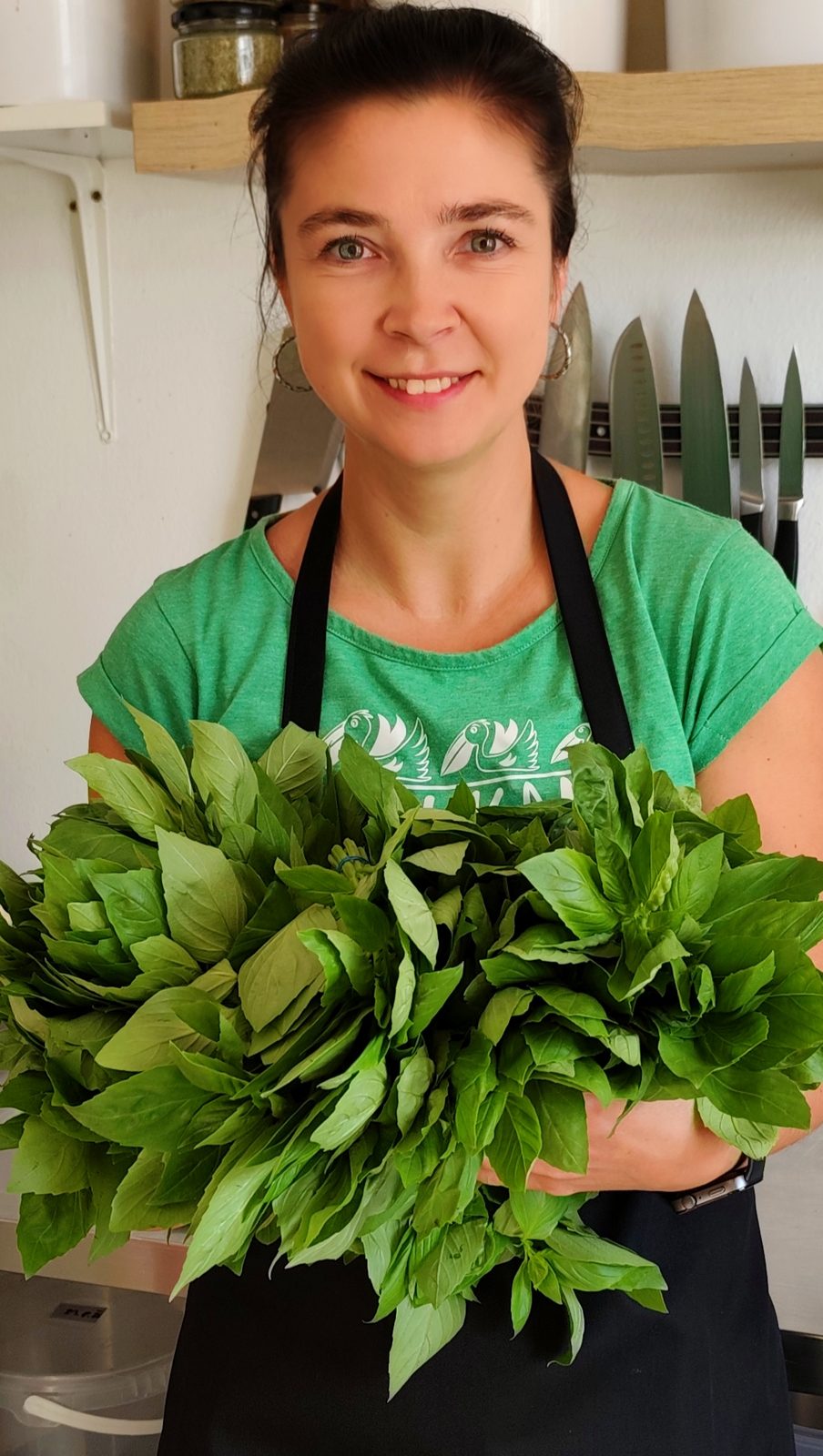 Čerstvá bazalka na pesto
