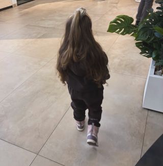 Pohodlie, ktoré deti milujú 🧸 Naše detské teplákové súpravy sú šité na Slovensku z kvalitných, hrejivých materiálov, aby...