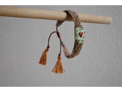 Doteky touhy - talisman - vyšívaný náramek