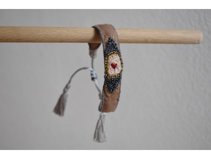 Doteky touhy - talisman - vyšívaný náramek