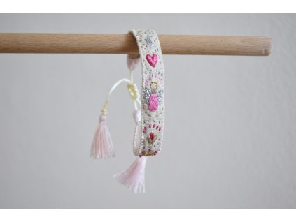 Vyšívaný náramek s andílkem strážným