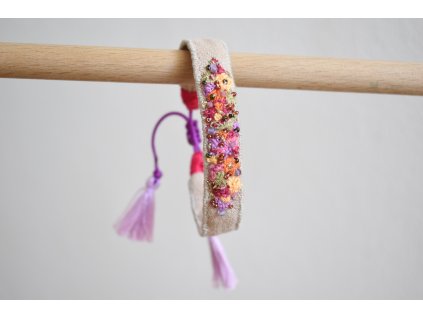 Z vřesovišť - vyšívaný náramek