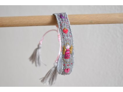 Vyšívaný náramek s andílkem strážným