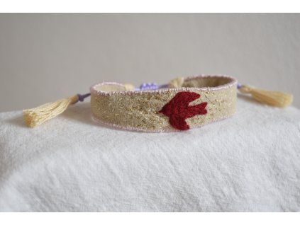 Vyšívaný náramek s ptáčkem