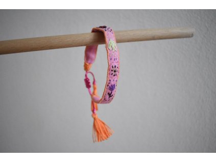 Vyšívaný náramek symboly