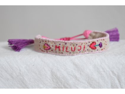 Vyšívaný náramek miluji