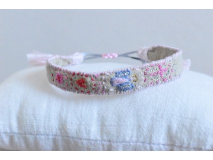 Vyšívaný náramek s andílkem strážným