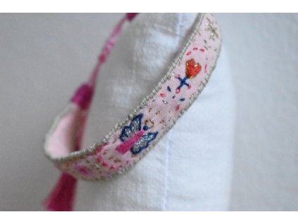 Vyšívaný náramek s andílkem strážným