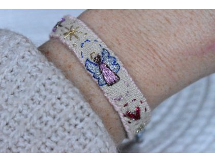 Vyšívaný náramek s andílkem strážným