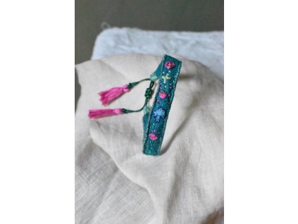 Vyšívaný hedvábný náramek #05
