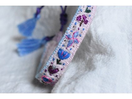 Vyšívaný hedvábný náramek Flores